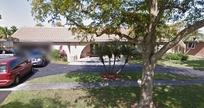 Photo - 820 SW 66th Ave House