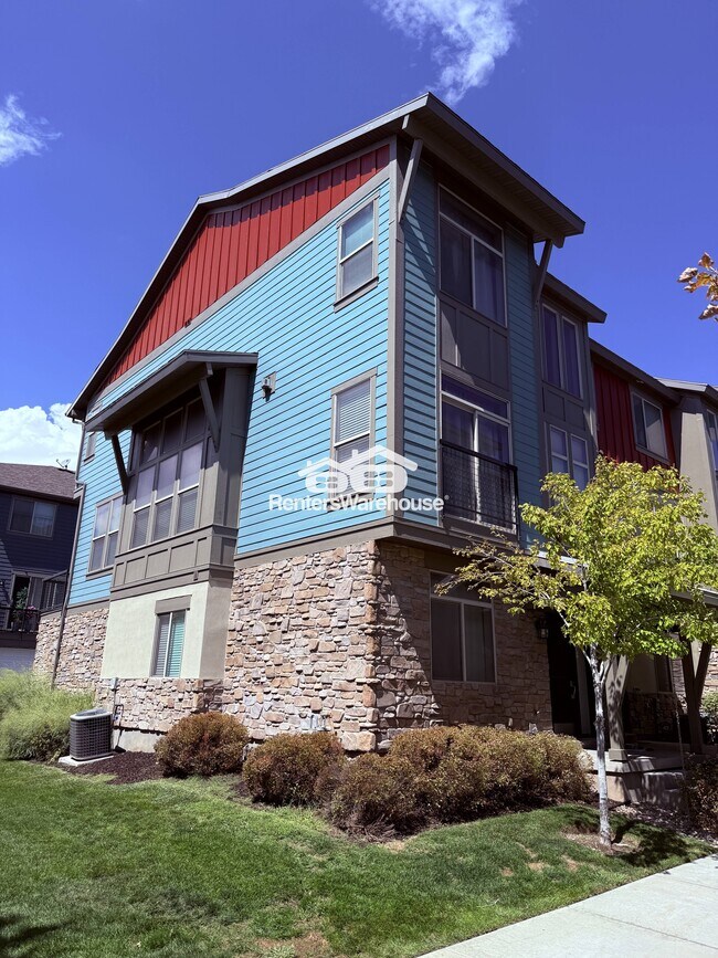 Building Photo - 7535 Vinci Pl