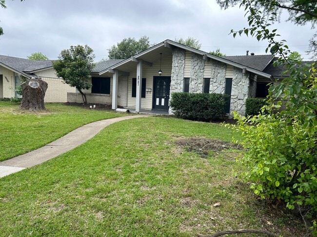 Building Photo - Interested in this home? You clearly have ...
