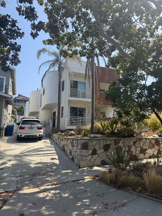 Building Photo - 714 N Maria Ave
