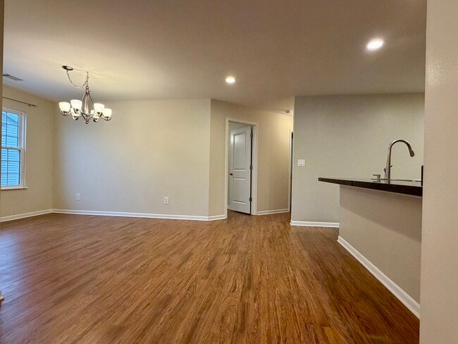 Building Photo - 10557 Maine Dr