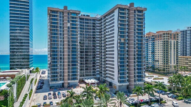 Building Photo - 2030 S Ocean Dr
