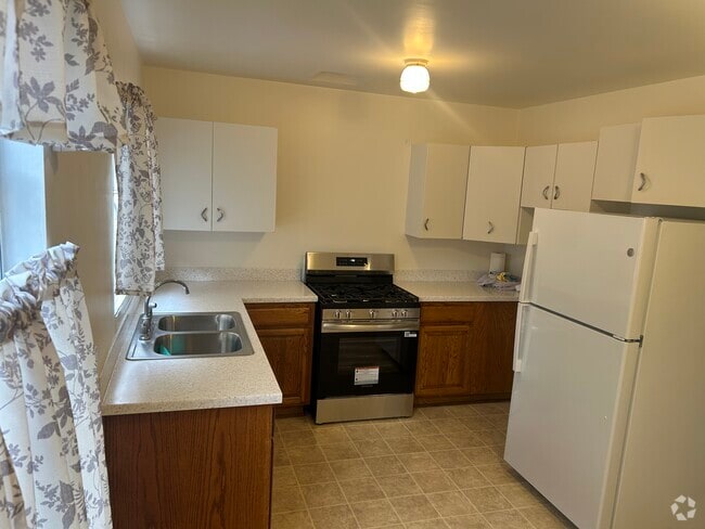 Building Photo - 14421 S Normandie Ave