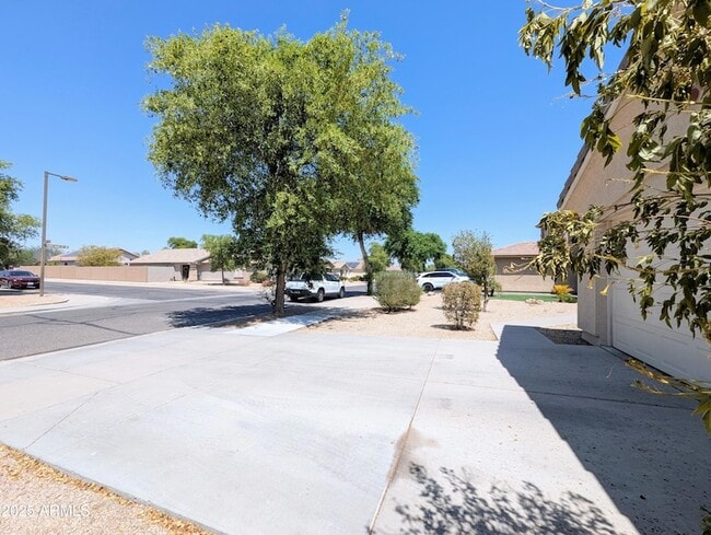 Foto del edificio - 13959 W Country Gables Dr