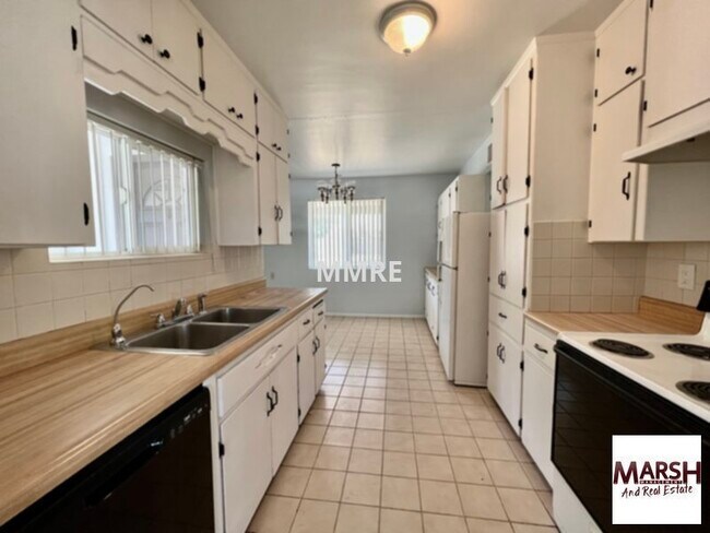 Building Photo - Great home with 3 bedrooms in Mesa!