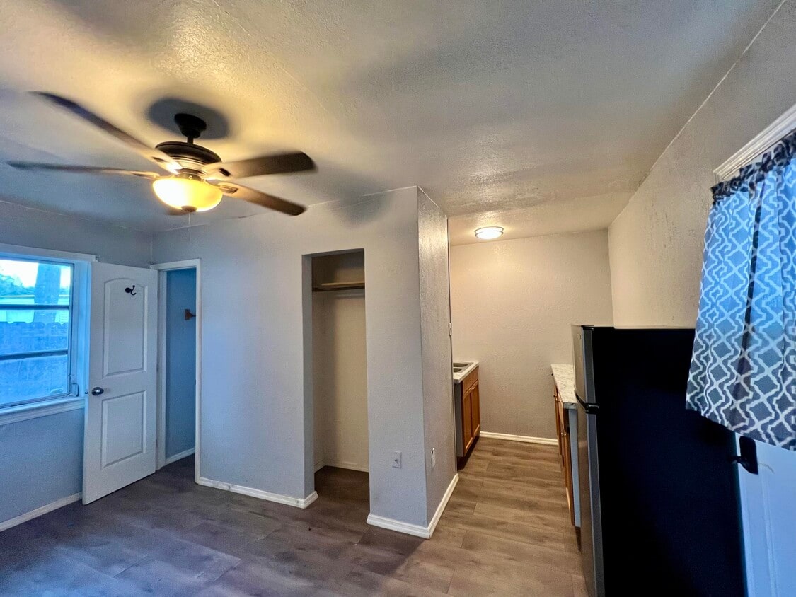 Building Photo - 3261 S US Hwy 1