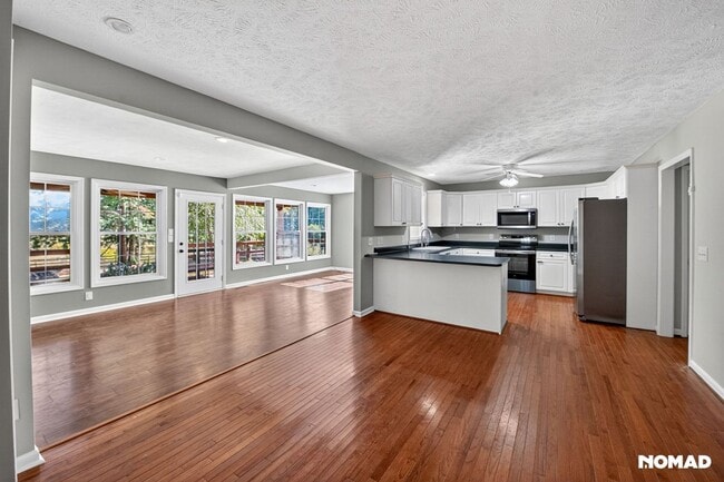 Building Photo - 124 Pinesage Dr