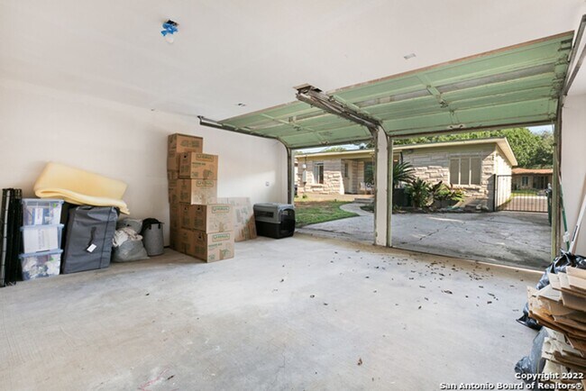 Foto del edificio - ~~COZY 3BD/2BA HOME! HIGHLANDS HIGH SCHOOL!!~~