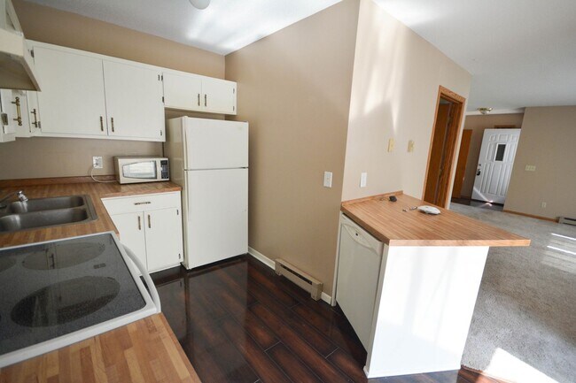 Foto del edificio - Great pet friendly townhome with private p...
