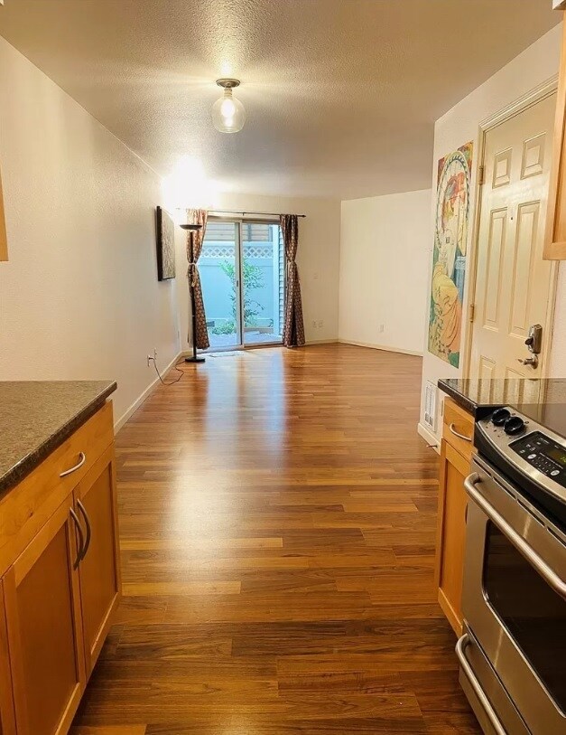 Sala de estar - 3045 20th Ave W