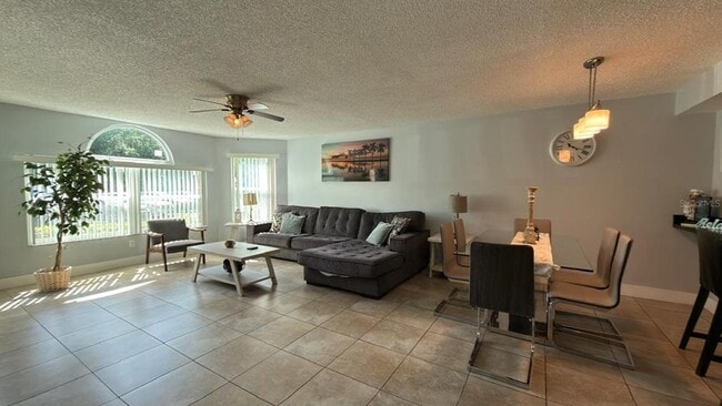 Building Photo - 5009 Laguna Bay Cir
