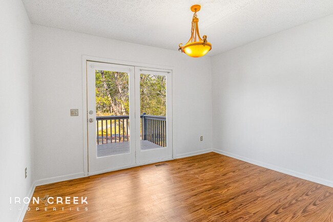 Building Photo - Charming 2-Bedroom Duplex in East Asheville