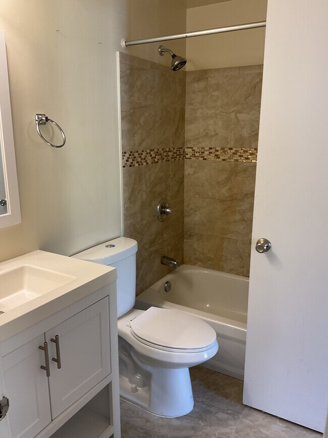 Foto del edificio - 15829 Piller Ln