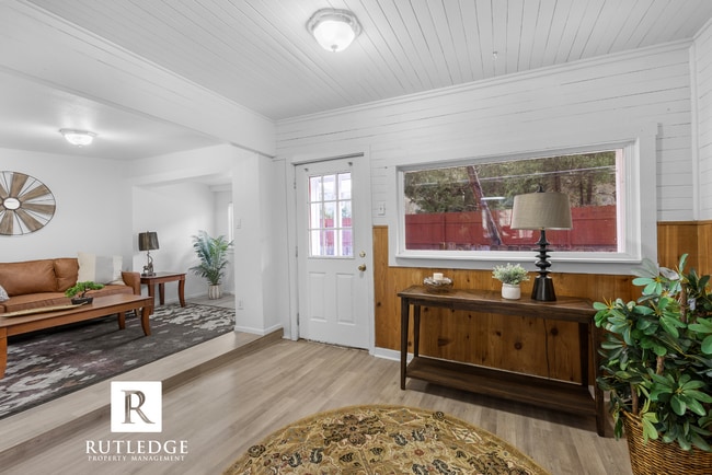 Building Photo - 454 Rogue River Hwy