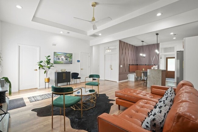 Foto del edificio - 705 S Grand Ave NW