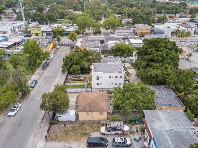 Building Photo - 5422 NW 5 Ave