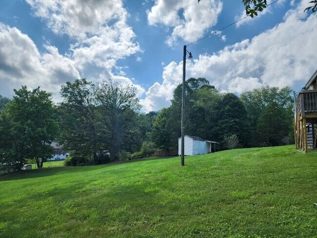 Building Photo - 175 9th St