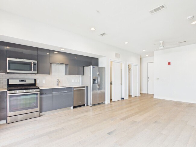 Foto del edificio - Modern East Austin Condo with City Views & Unmatched Walkability