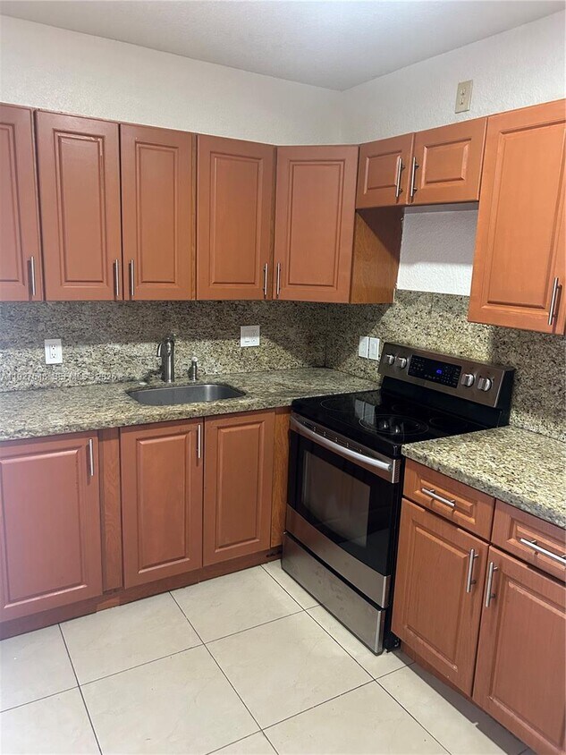 Foto principal - 1501 Lauderdale Villa Dr