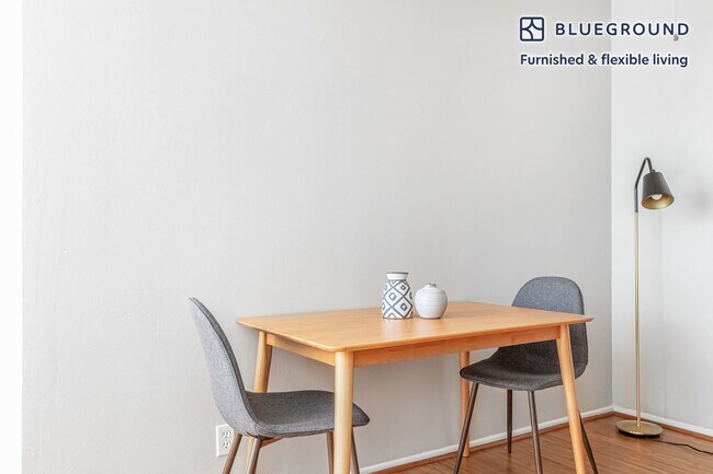 Foto del edificio - 14355 Huston St