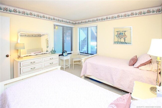 Foto del edificio - 4540 NE Sandpebble Trce