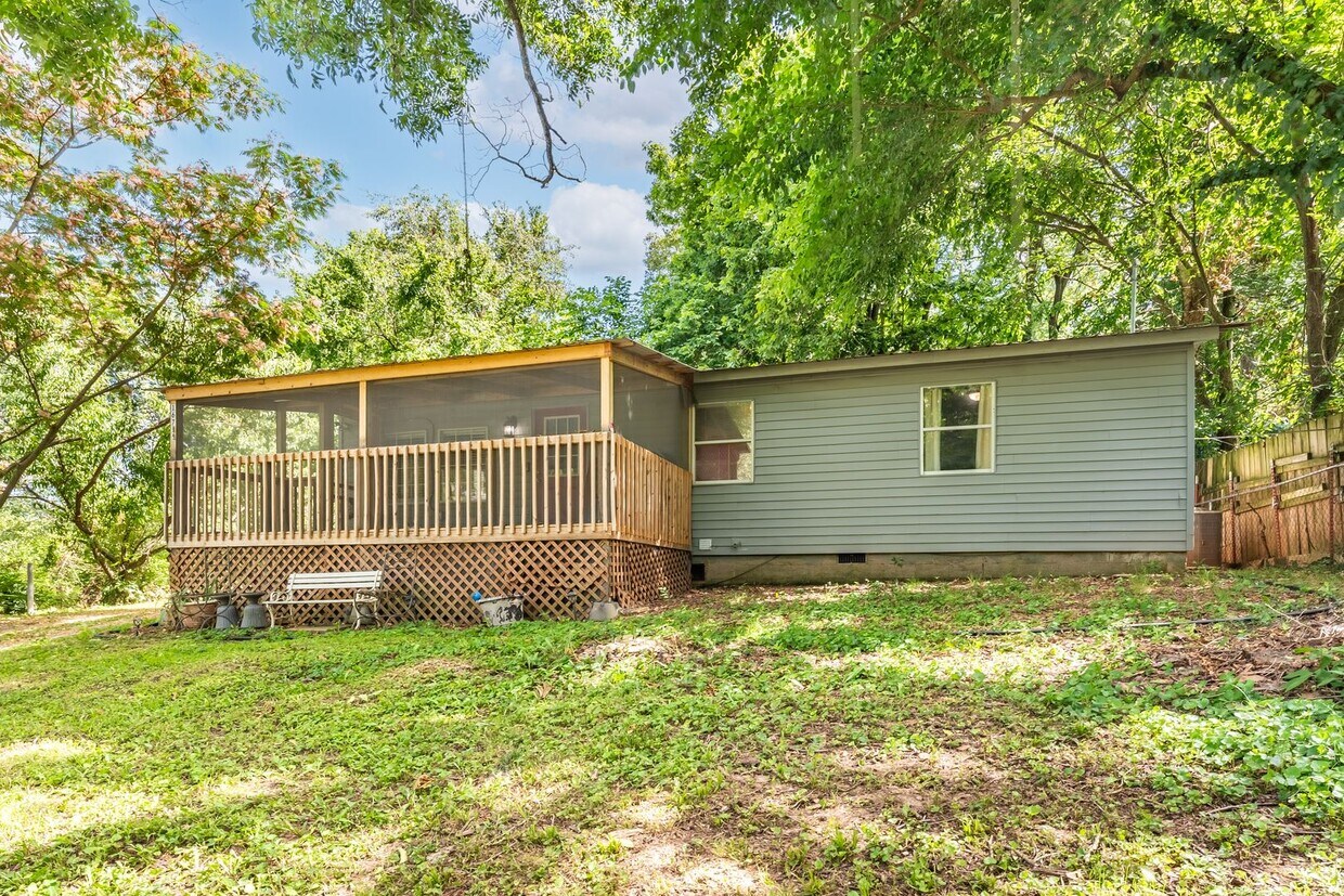 Foto principal - Cozy 2-Bedroom Retreat Near the Lake in Lo...