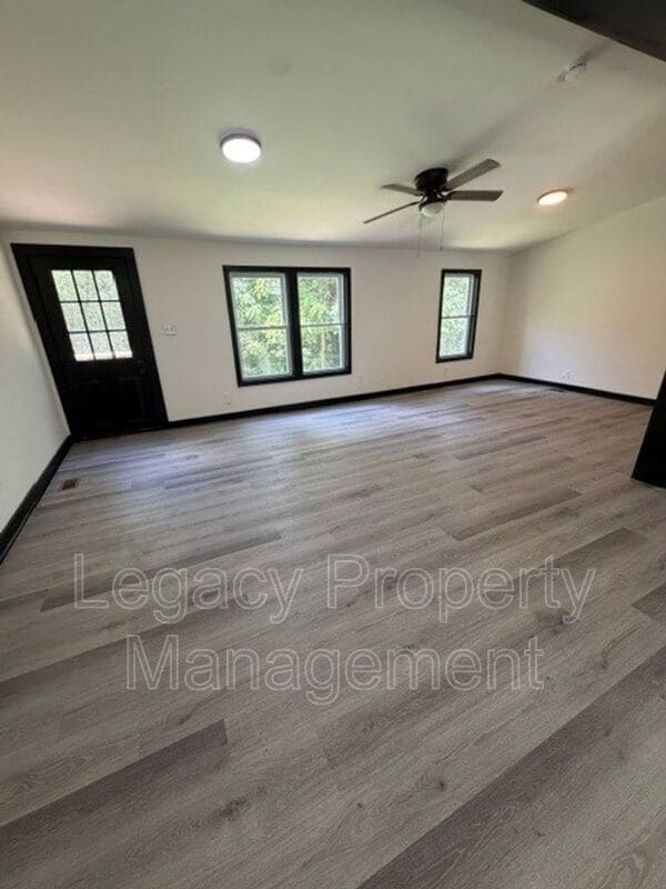 Building Photo - 5920 Boulder Dr