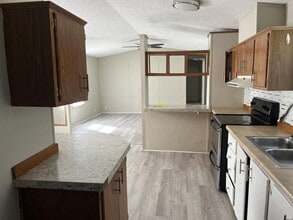 Building Photo - 834 N Main St