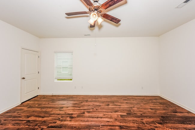 Building Photo - 5595 Timber Leaf Lp