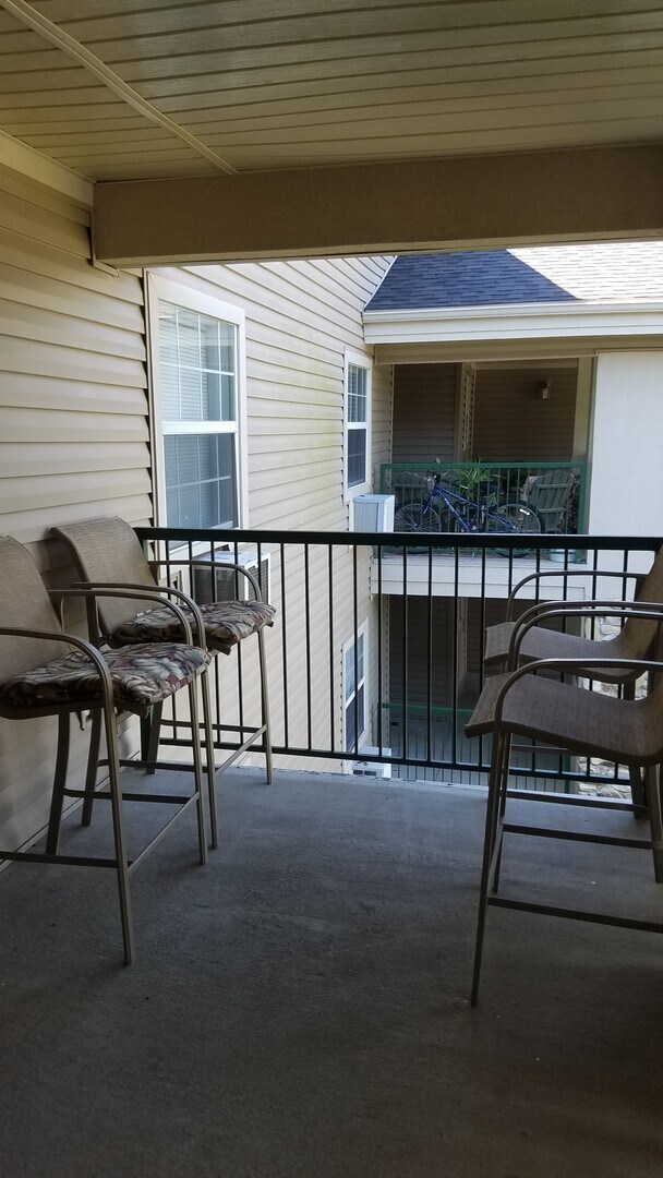 Building Photo - 2 Bedroom 2 bath Furnished Apartment For R...