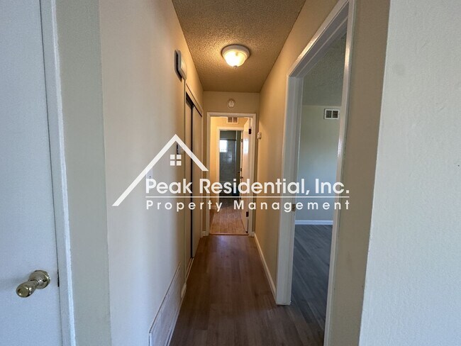 Building Photo - Charming South Sacramento 2bd/1ba Home wit...