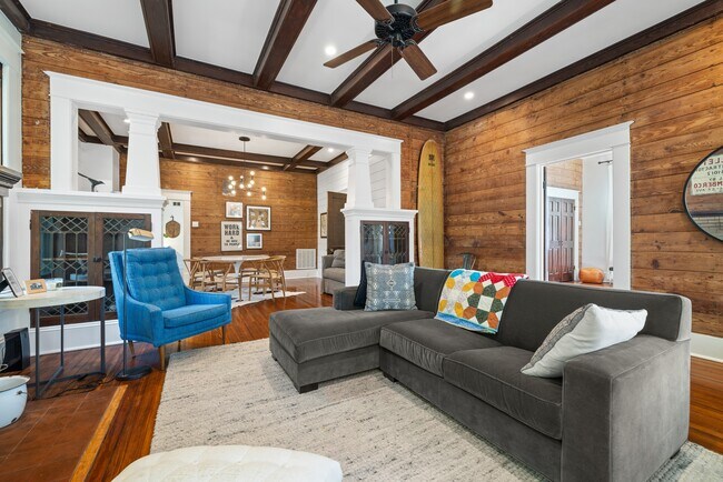 Foto del edificio - 1412 W 9th St