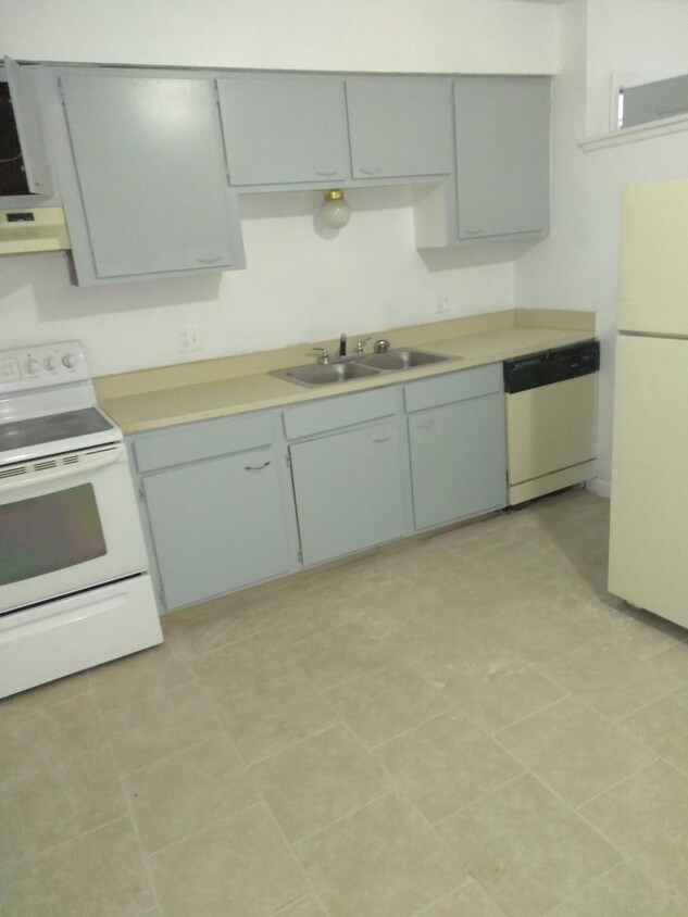 2324 Lapeer Rd, Flint, MI 48503 Apartments in Flint, MI