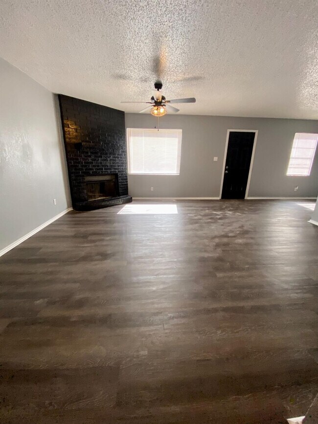 Foto del edificio - 9703 Belton Ave