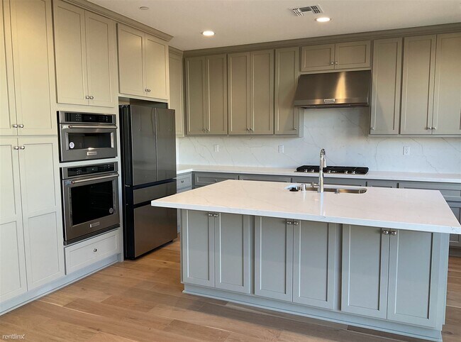 Foto del edificio - 4 br, 3 bath House - 2715 4th Avenue