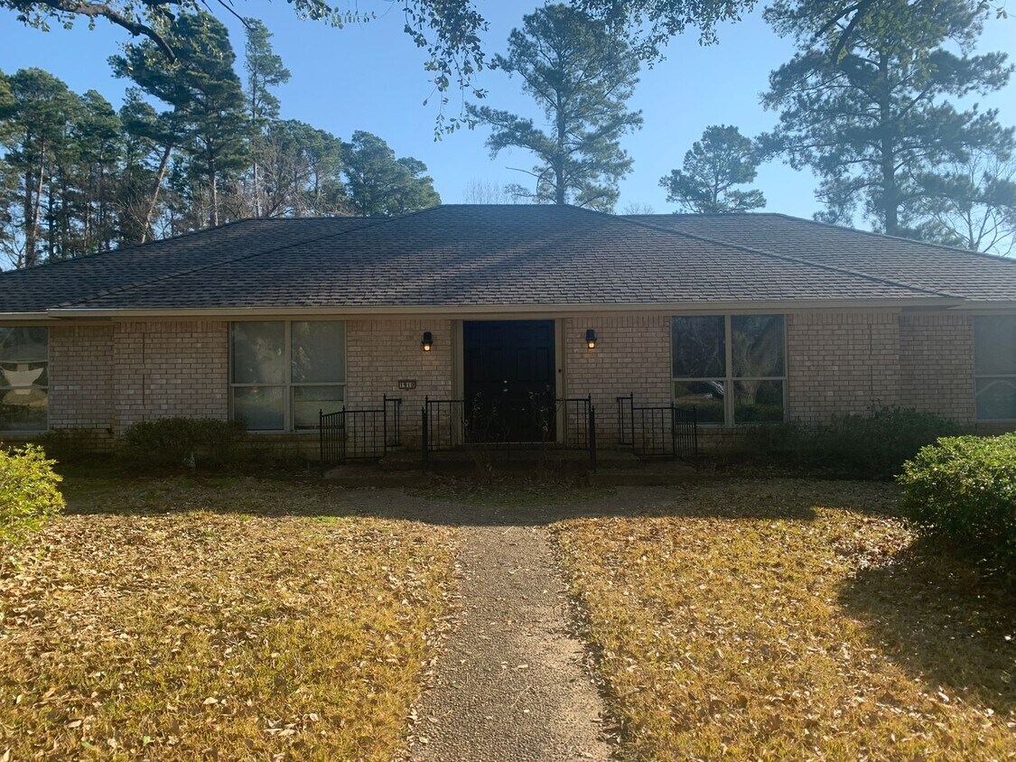 3/2.5/2 LISD FENCED YARD PET FRIENDLY - 3/2.5/2  LISD FENCED YARD PET FRIENDLY
