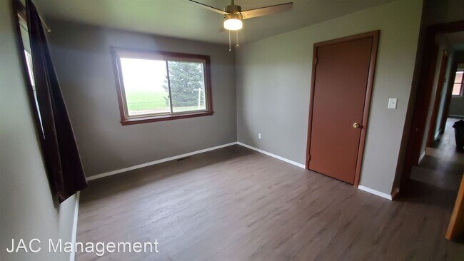 Building Photo - 3 br, 1.5 bath House - 1010 Paramount Drive