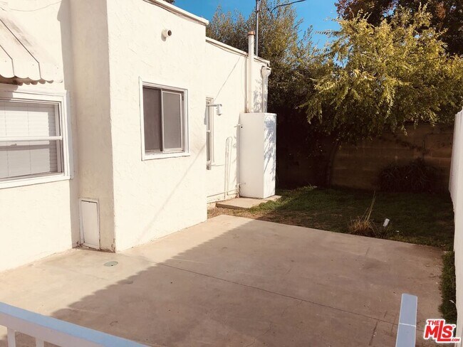 Foto del edificio - 1529 S Carmelina Ave