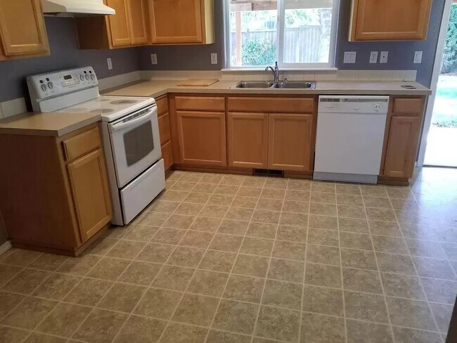 Building Photo - 5386 Burbank St N