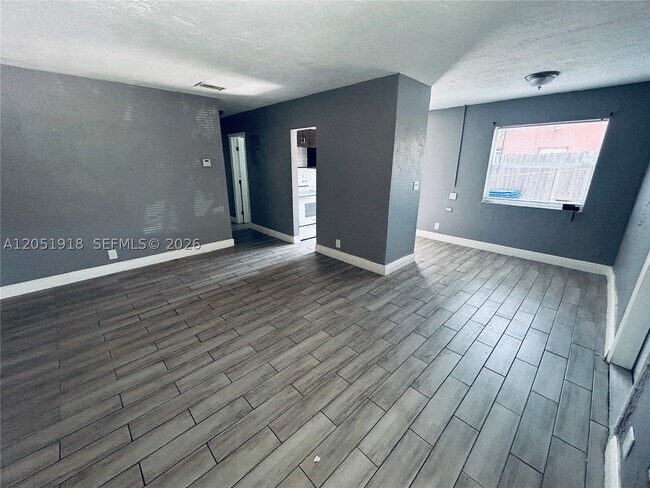 Building Photo - 3070-3072 NW 12th Ct