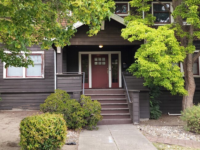 Lower unit of two story craftsman - 402 Euclid Ave