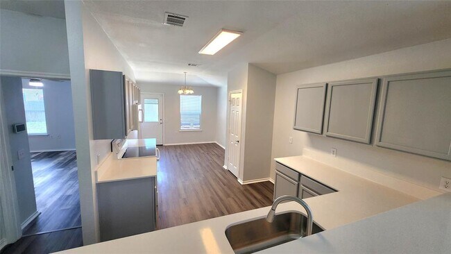 Foto del edificio - 12805 Sky Harbor Dr