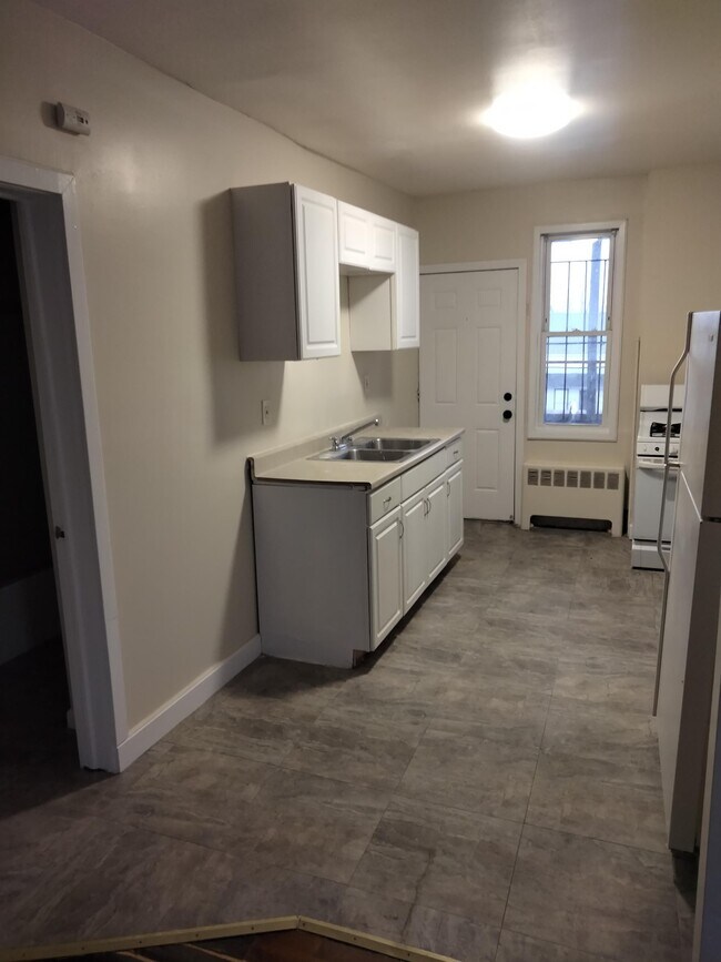 Building Photo - 470 Wethersfield Ave
