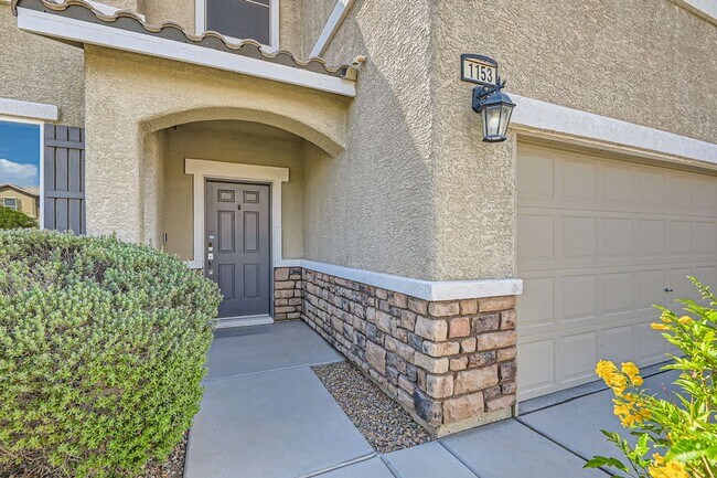 Foto del edificio - Dont Miss This Gorgeous 4 bed 3 bath plus Loft!