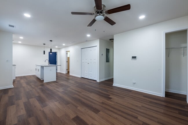 Building Photo - 450 Paines Ave NW