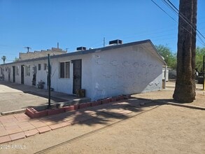 Building Photo - 2230 E Polk St