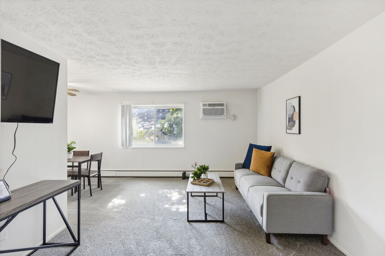 Foto principal - 5556 Broadview Rd