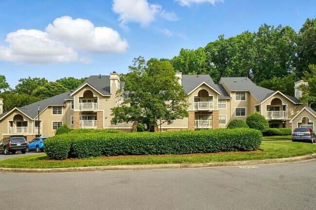 Building Photo - 5007 Sharon Rd