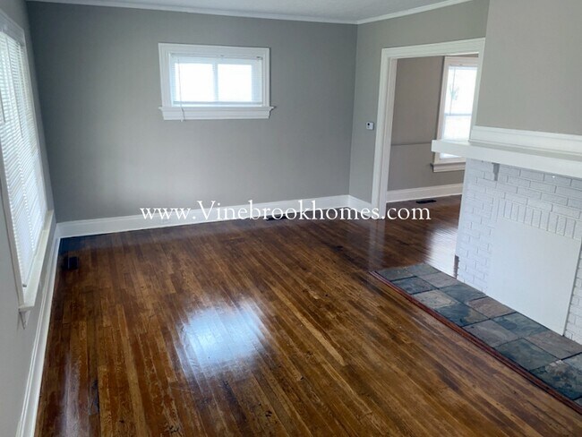 Building Photo - 2532 Ravenwood Ave