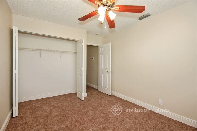 Building Photo - 10801 NW 12th Ct